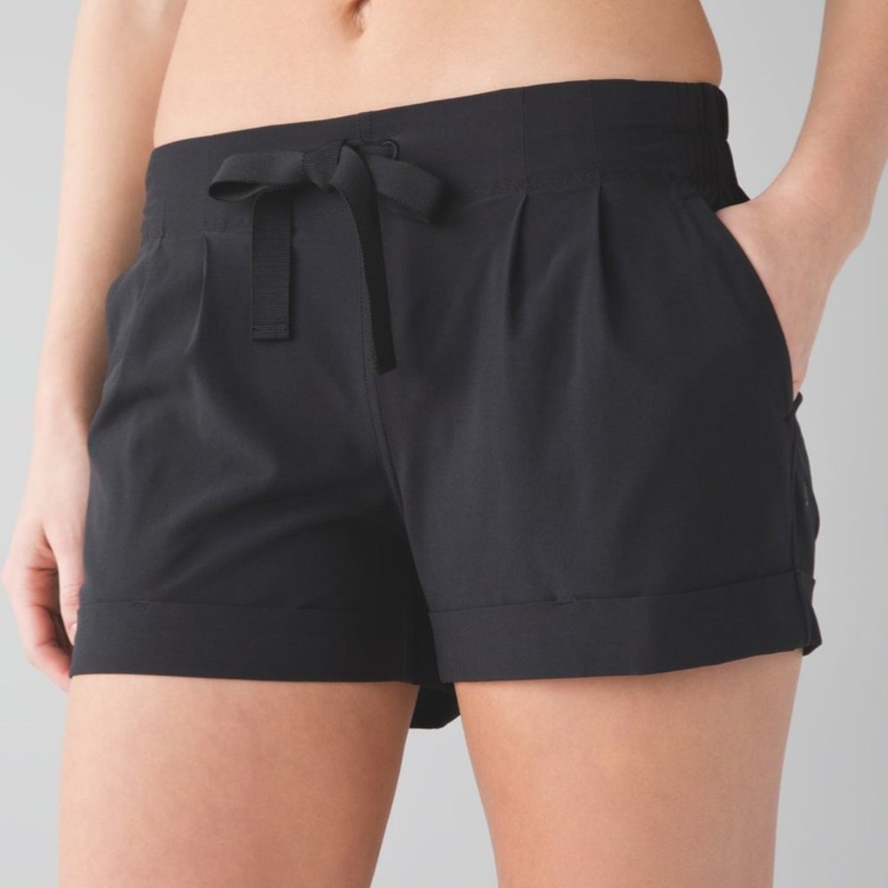 Women's Lululemon Spring Break Away Short, Black, Size 4